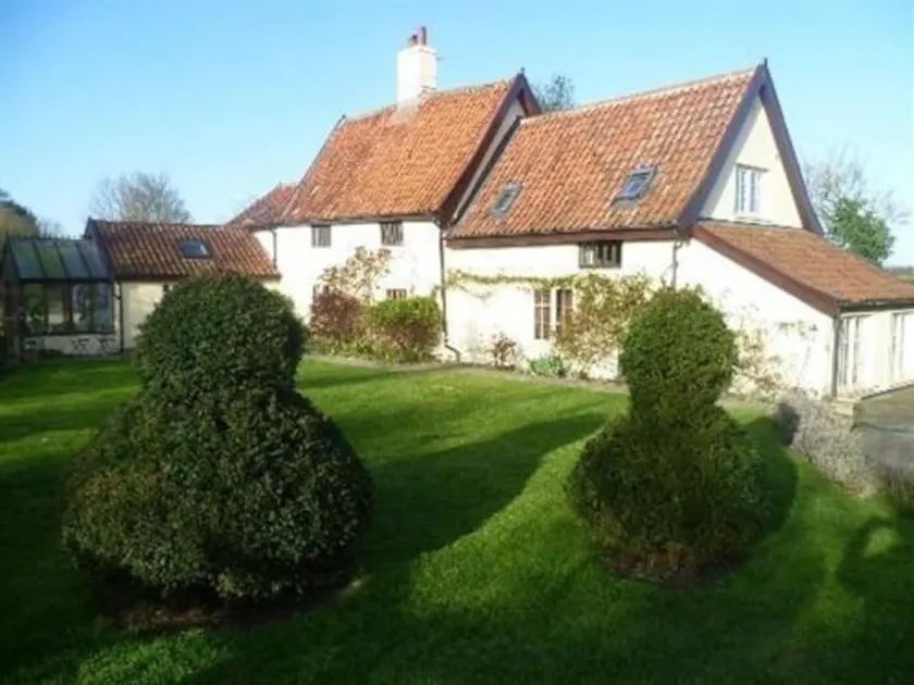 Holly Tree House - Image 1