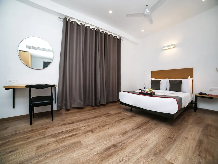 OYO Townhouse 053 Gomti Nagar - Image 1
