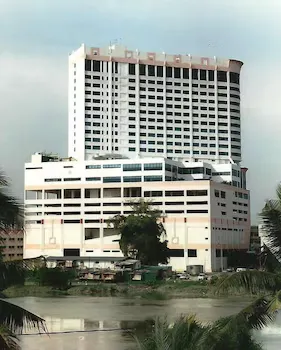 Gocos Hotel - Image 1