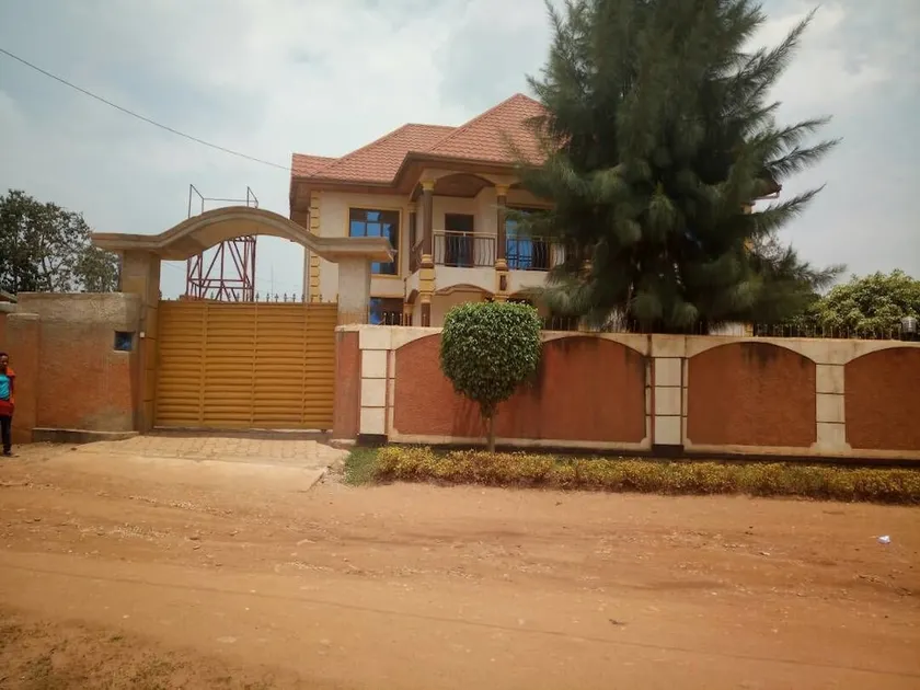 Isimbi House - Image 1