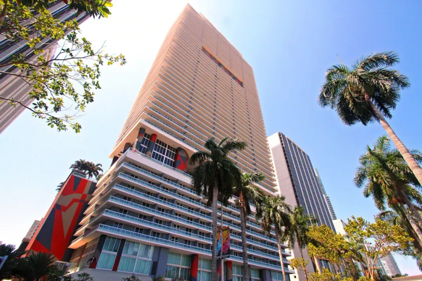 Luxury 2 Bedroom Apartment with Ocean and Park Views in Downtown Miami - Image 1