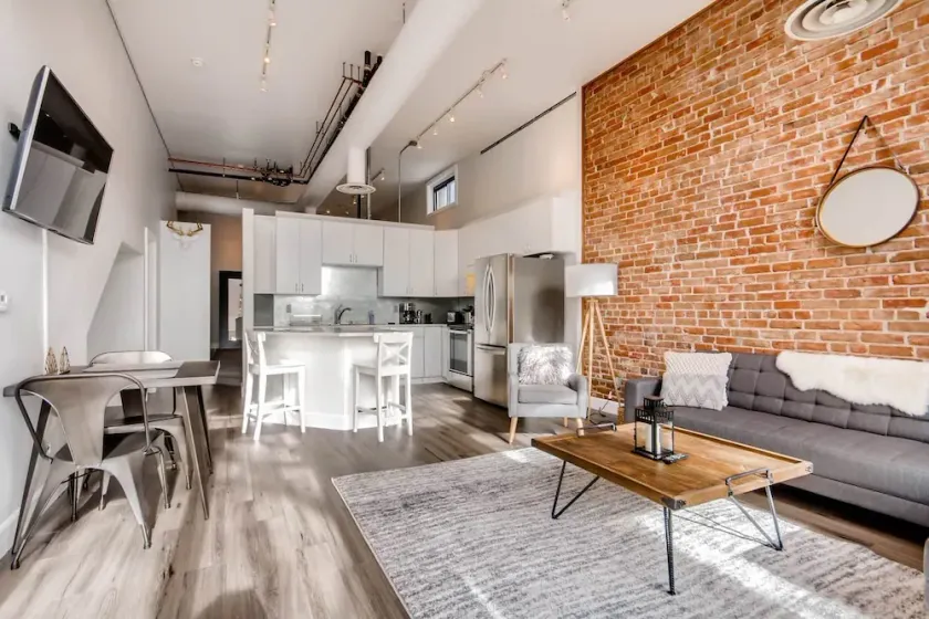Industrial Design Flat Historic Loft Heart of Lohi - Image 1