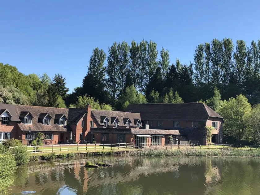 Cadmore Lakeside Hotel - Image 1