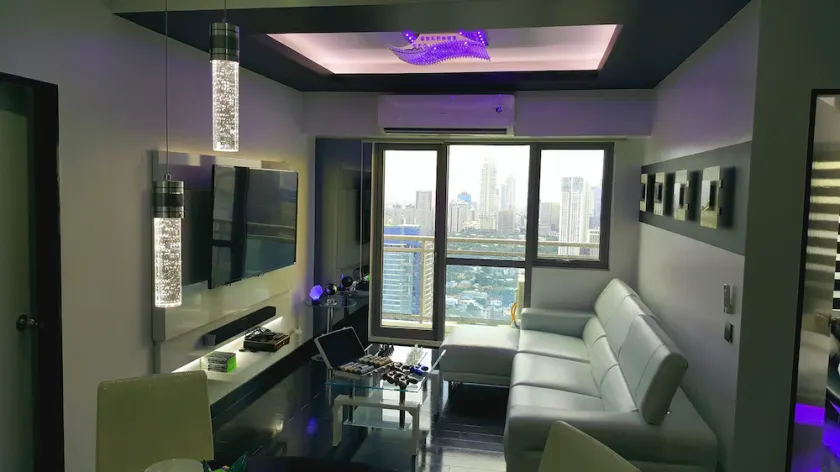 Lower Penthouse Unit in Acqua Residences - Image 1