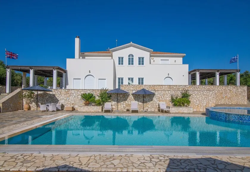 Amazing Villa with private pools and sea views - Image 1