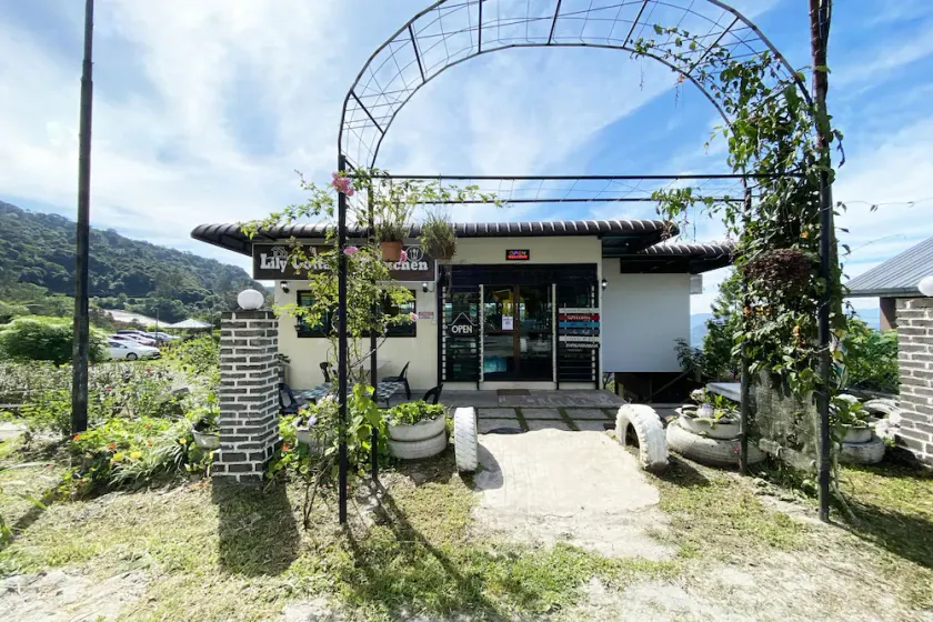 OYO Homes 90264 Lily Cottage & Kitchen - Image 1