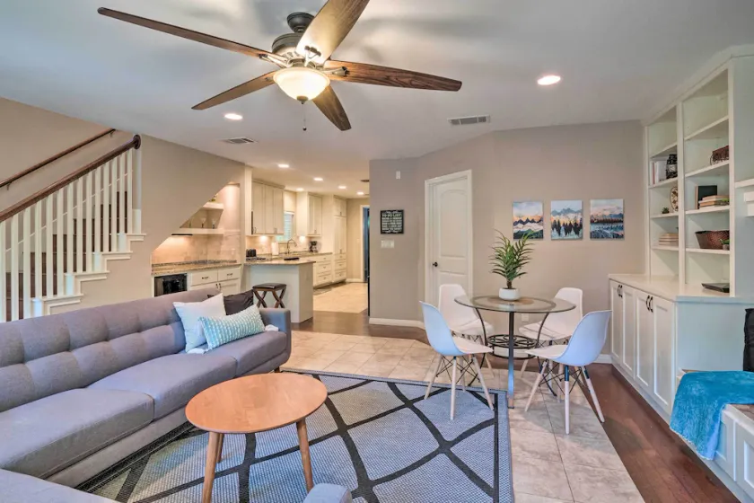Holly Hideaway - Image 1