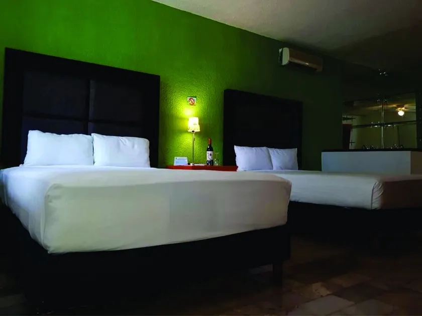 Bed & Beach & Fun Cancun Hostal - Image 1