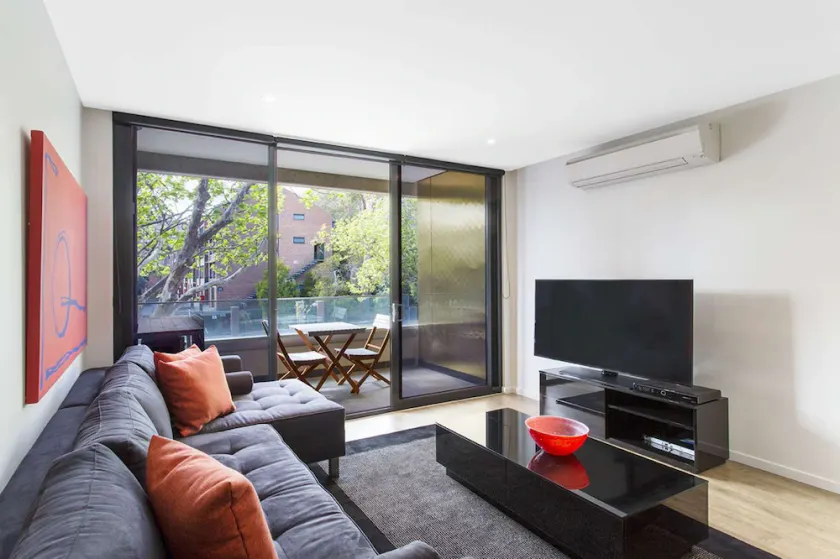 Style in the heart of Carlton - Image 1