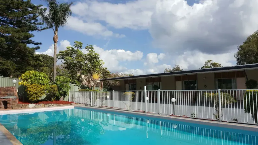 Belmont Palms Motel - Image 1
