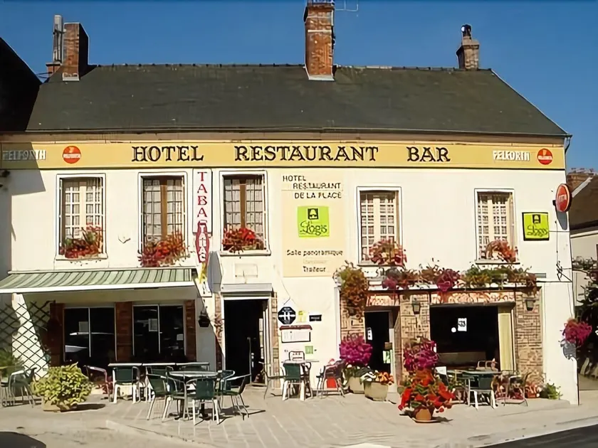 Hôtel de la Place Logis - Image 1
