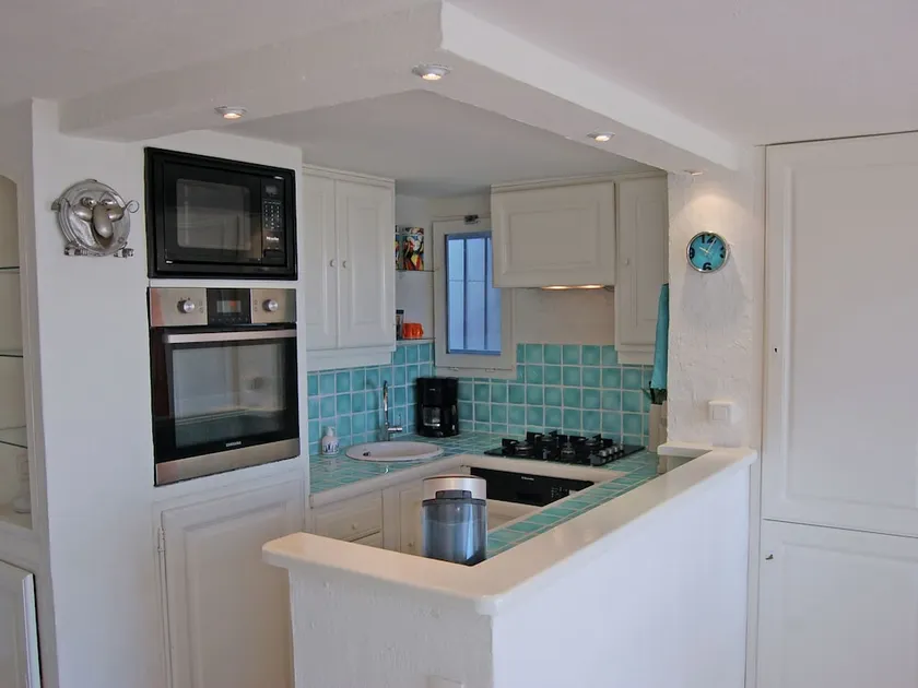 Modern Holiday Home in Théoule-sur-mer With Swimming Pool - Image 1