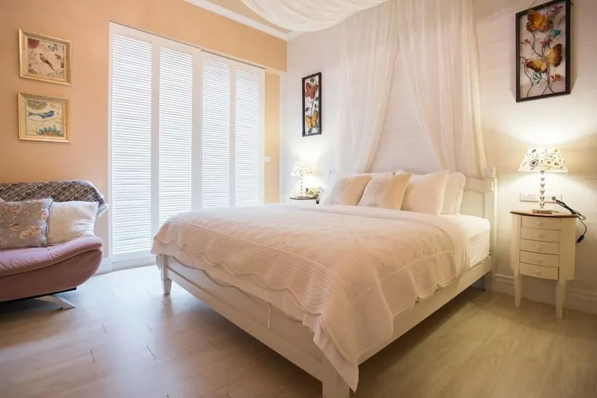 Antlers Guest House - Image 1
