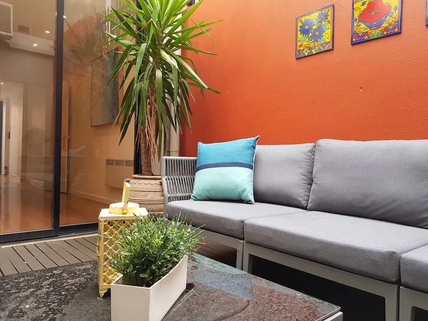 Beautifully 5 Bedrooms Victorian Townhouse Carlton - Image 1