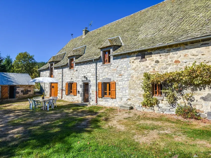 Cozy Holiday Home in Oradour With Private Garden - Image 1