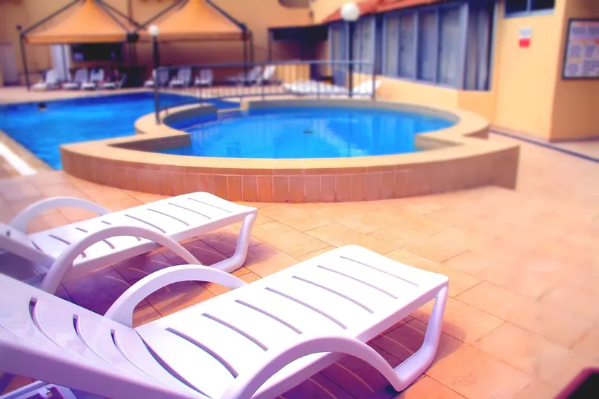 Mavina Hotel & Apartments - Image 1