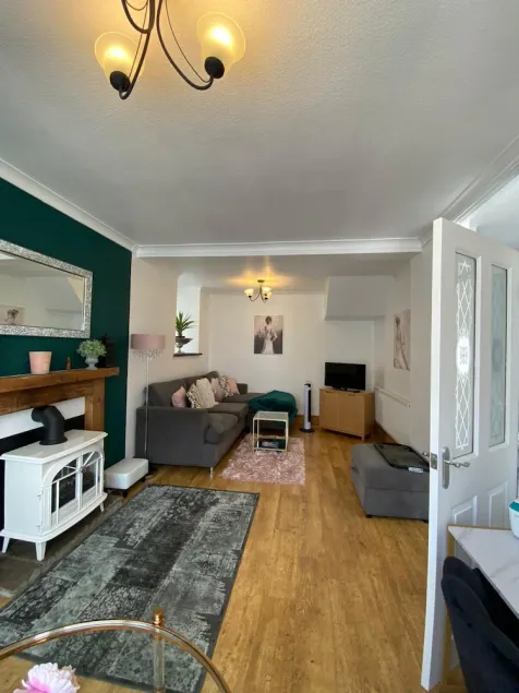 Lovely 3-bed House in Bridgend 7min From Porthcawl - Image 1