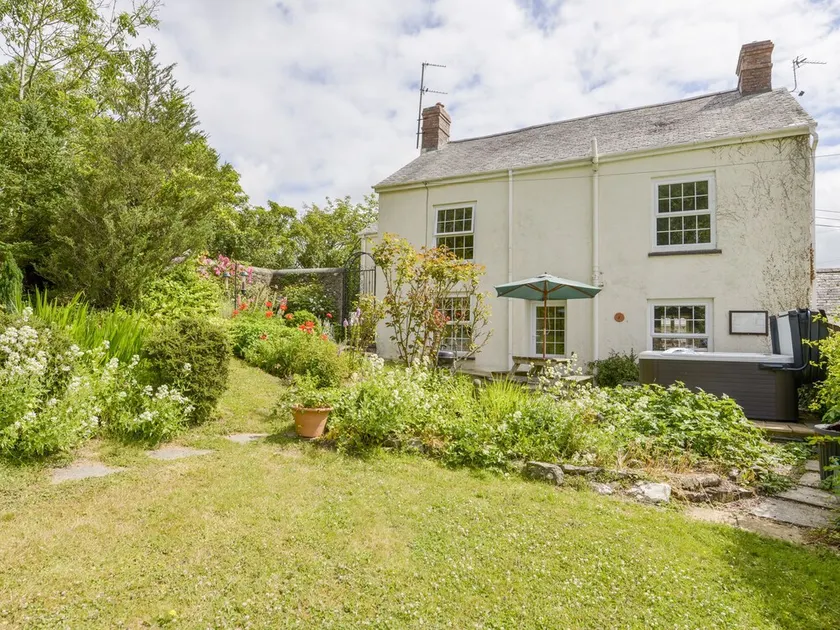 Garden Cottage - Image 1