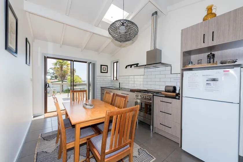 Elanora - Image 1