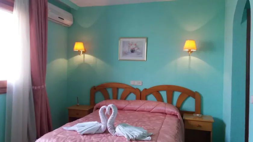 Hostal Los Arcos - Image 1