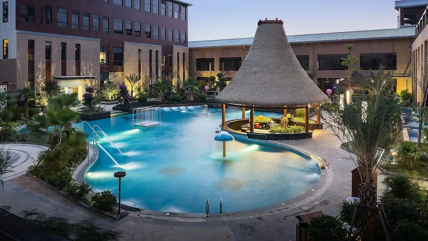 Smiler Hotspring Hotel - Image 1