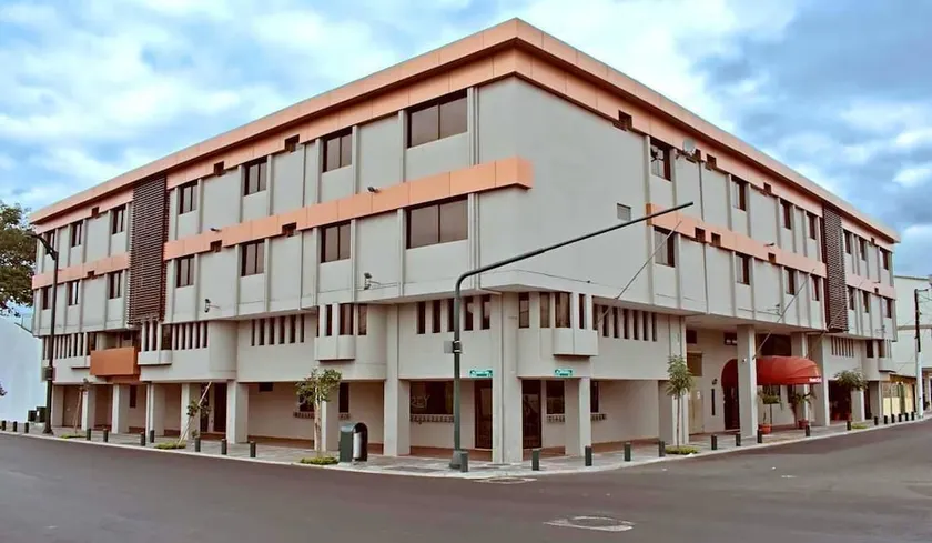 Hotel Del Rey - Image 1