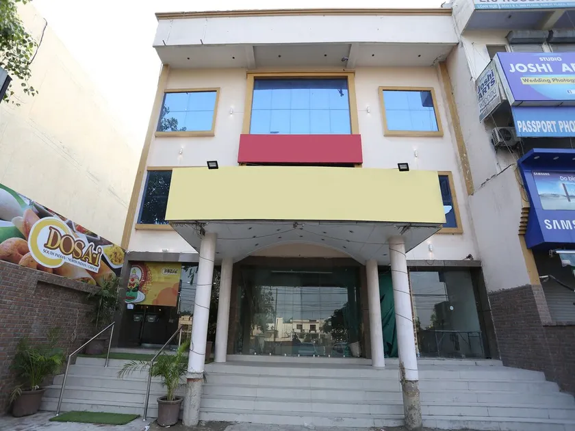 Hotel Jiwan Plaza by OYO Rooms - Image 1