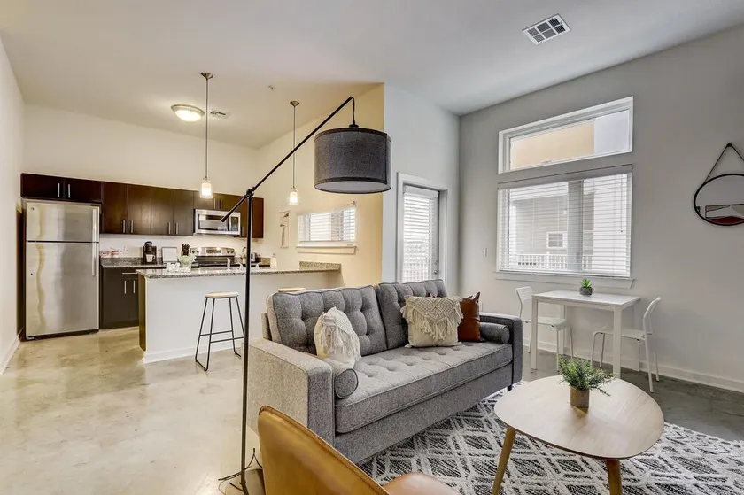 FRONTDESK RM - West Apts, River Market Dist, Kansas City - Image 1