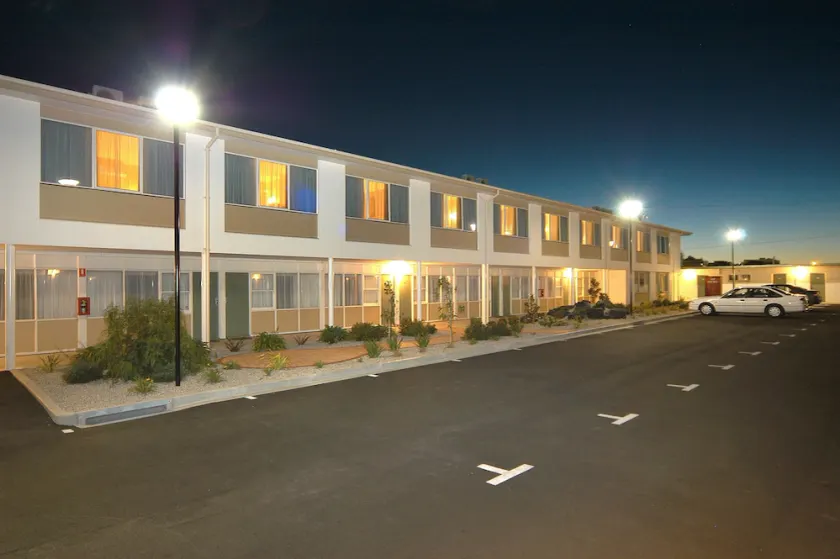Edgewater Hotel - Image 1