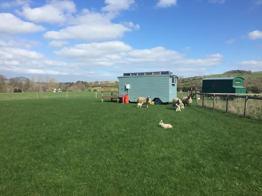 Showman's Hut @ Westcote - Image 1