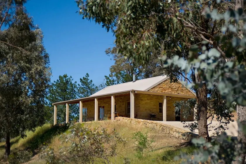 McGintys Stone Cottage - Image 1