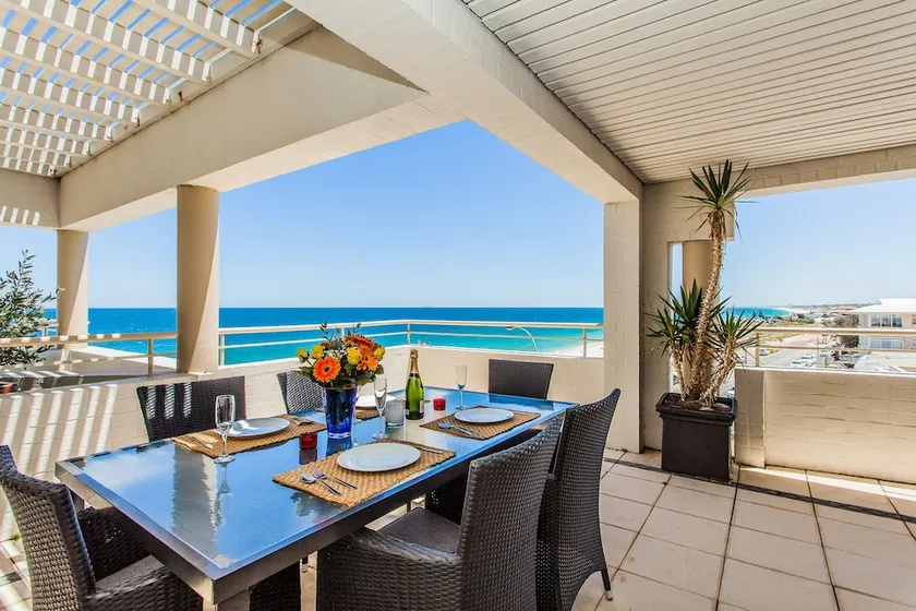Gold Sands Beach Apartment - Image 1