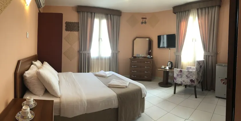 Kyrenia Reymel Hotel - Image 1