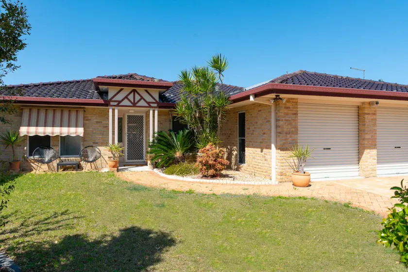 Point Witonga - Family Home with Water Views - Image 1
