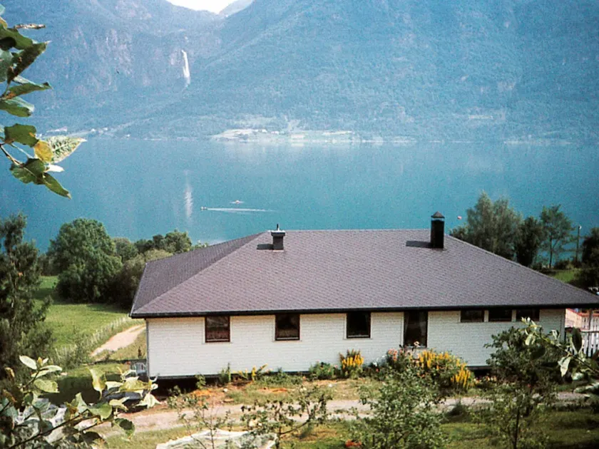 4 Person Holiday Home in HÃ¸yheimsvik - Image 1