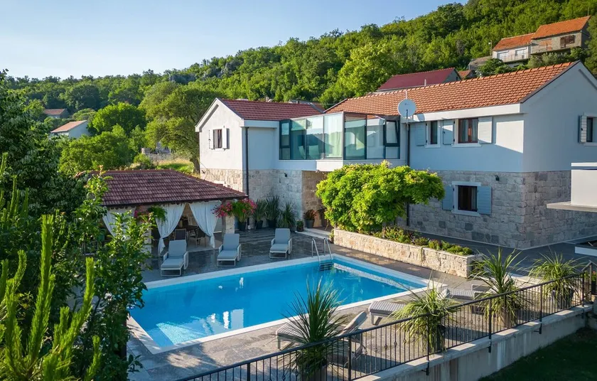 Stunning Home in Trilj With Outdoor Swimming Pool, Wifi and 4 Bedrooms - Image 1