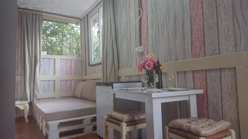 Green Bungalow - Image 1