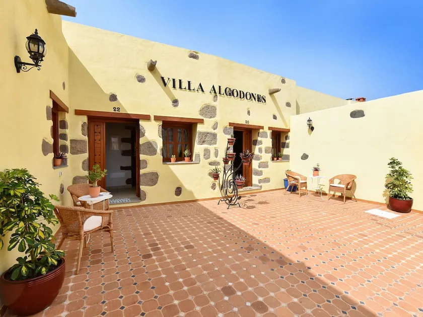 Luxurious Villa in Las Palmas With Swimming Pool - Image 1
