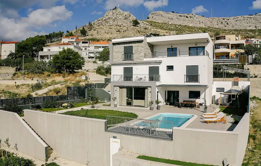 Stunning Home in Mravince With Outdoor Swimming Pool, Private Swimming Pool and 5 Bedrooms - Image 1