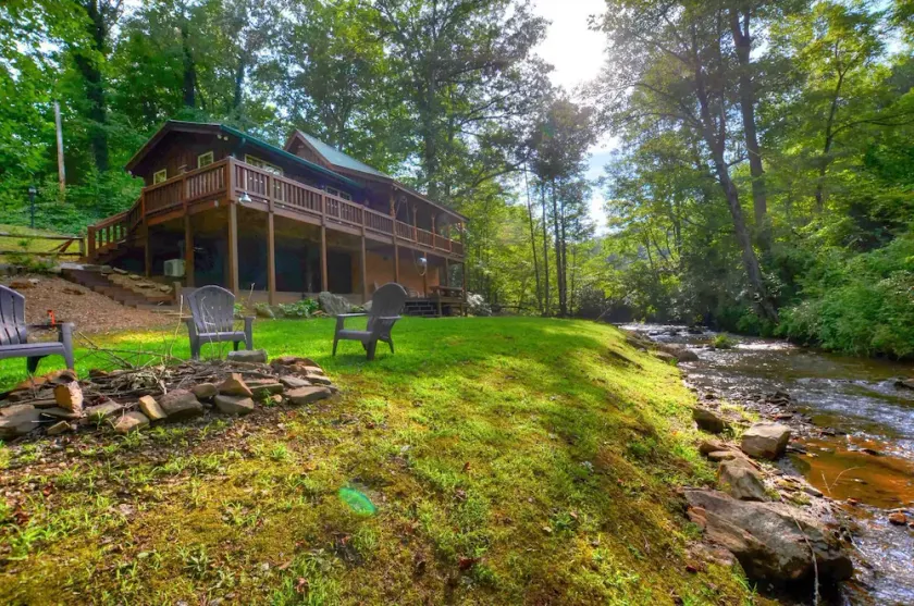 Cute On The Creek 1 Bedroom Cabin by Redawning - Image 1
