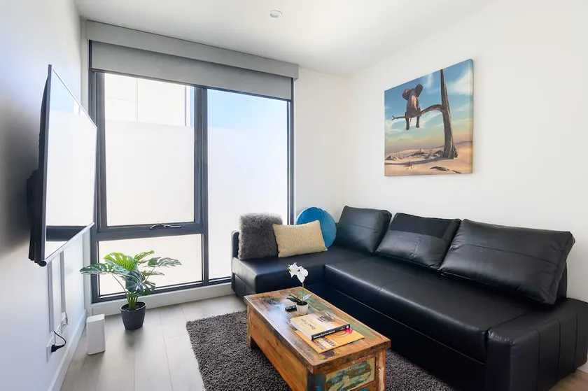 JUDD A Stylish Abode Awaits You - Image 1