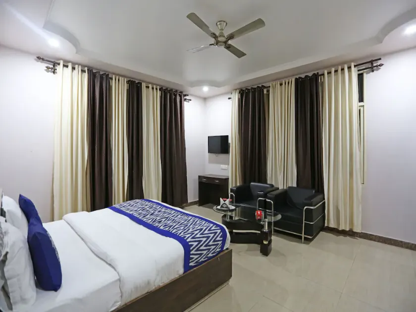 Sheetal Hotel - Image 1