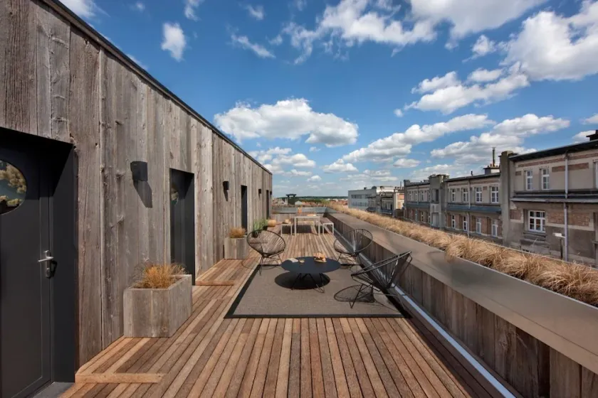 Studios Curie - Image 1
