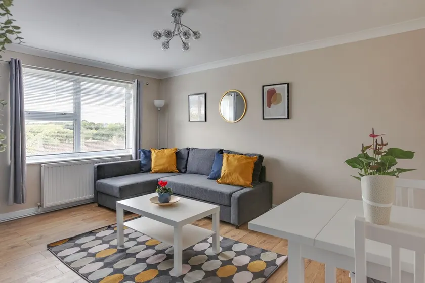 BookedUK - Bright flat in Harlow - Image 1