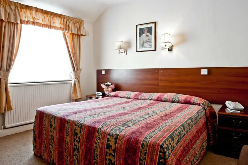Talbot Hotel - Image 1