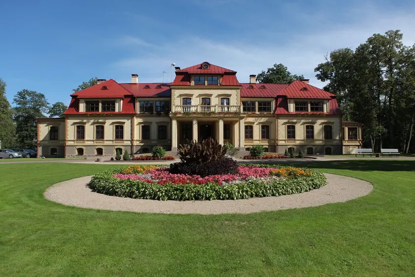 Dikli Palace - Image 1