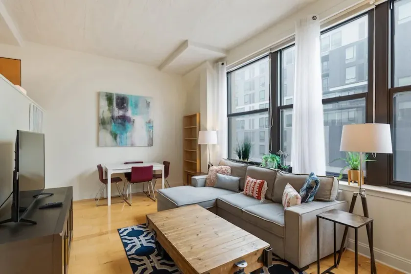 Sleeps 4! 2BR, Gym, Paid Parking, Close to Major Attractions - Image 1