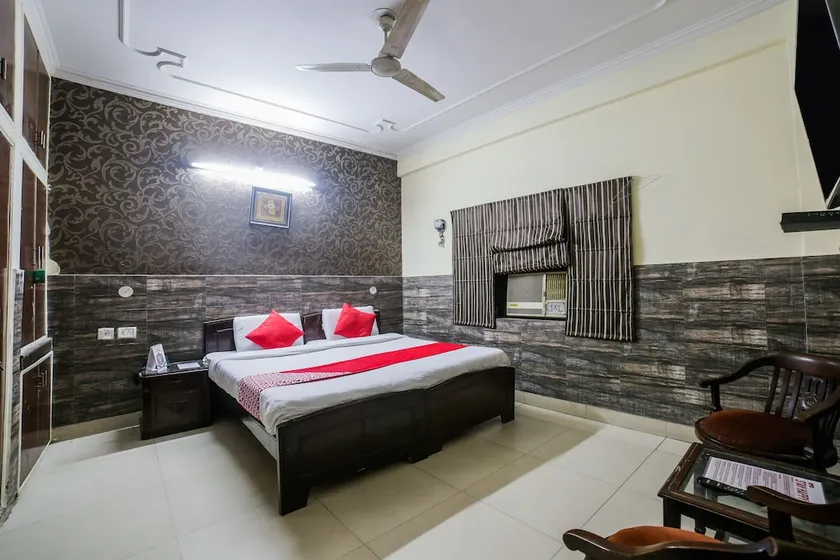 OYO Downtown Inn Near Leisure Valley Park - Image 1