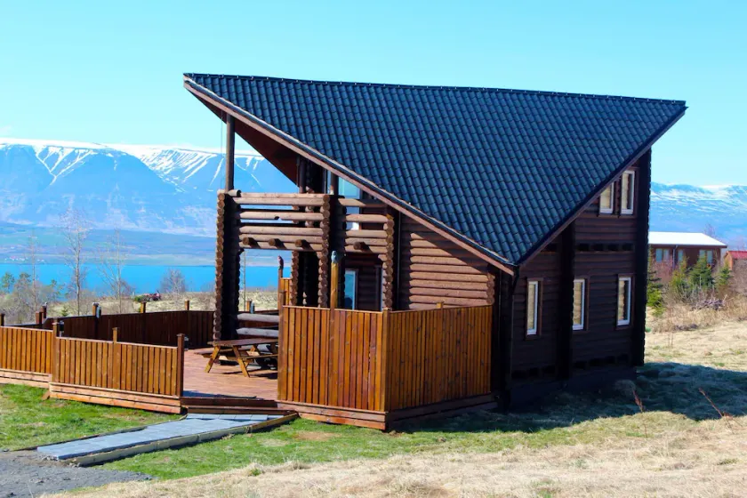 Akureyri Log Cabin - Image 1