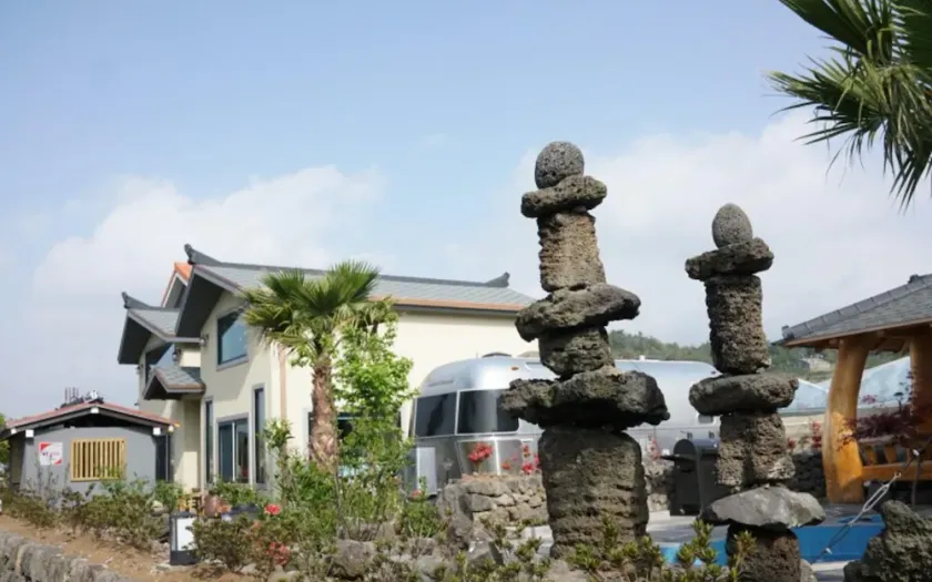 Seogwipo Haengbok Pension - Image 1